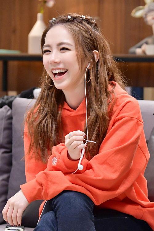 娱乐吃瓜小妹邓紫棋